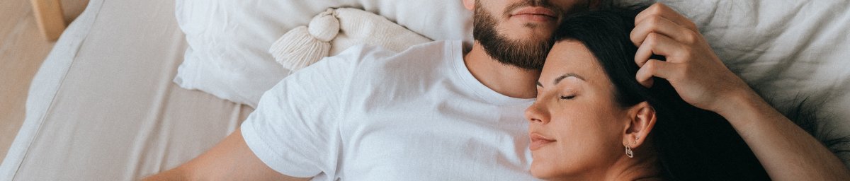 Glückliche Beziehung aber getrennte Betten – Ist das möglich? - Glückliche Beziehung aber getrennte Betten – Ist das möglich? 