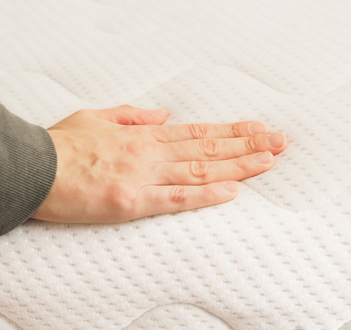 Atmungsaktivität ist eine Eigenschaft von sogenannten Funktionstextilien, also von Bekleidung und Heimtextilien, die aus Fasern, Garnen, Geweben oder anderen Materialien mit funktionellem Mehrwert gefertigt sind